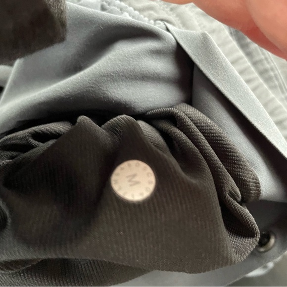 Lululemon Chill Motion Pant Melanite Ankle Zipper Snap Pocket Size Medium - Picture 9 of 11